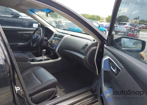 2013 Nissan Altima 2.5 Sv z USA, uszkodzony, nr VIN 1N4AL3AP8DC137173